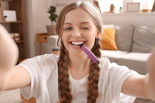 E-Zigaretten ile gelişmiş nikotin deneyimi sunan en yeni Stick V9 modelleri ve özellikleri hakkında rehberiniz